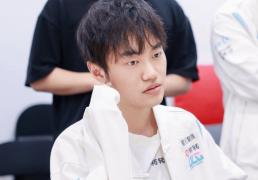 LOL官方点名knight，将他所有荣誉罗列出来，离大满贯还差一个S冠