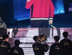 《英(yīng)雄联盟》官方(fāng)祝贺Faker三连冠(guān)：2017不再是遗憾！