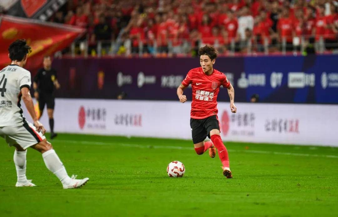 榜(bǎng)首(shǒu)大戰(zhàn),勝(shèng)!成都蓉城登(dēng)頂(dǐng)