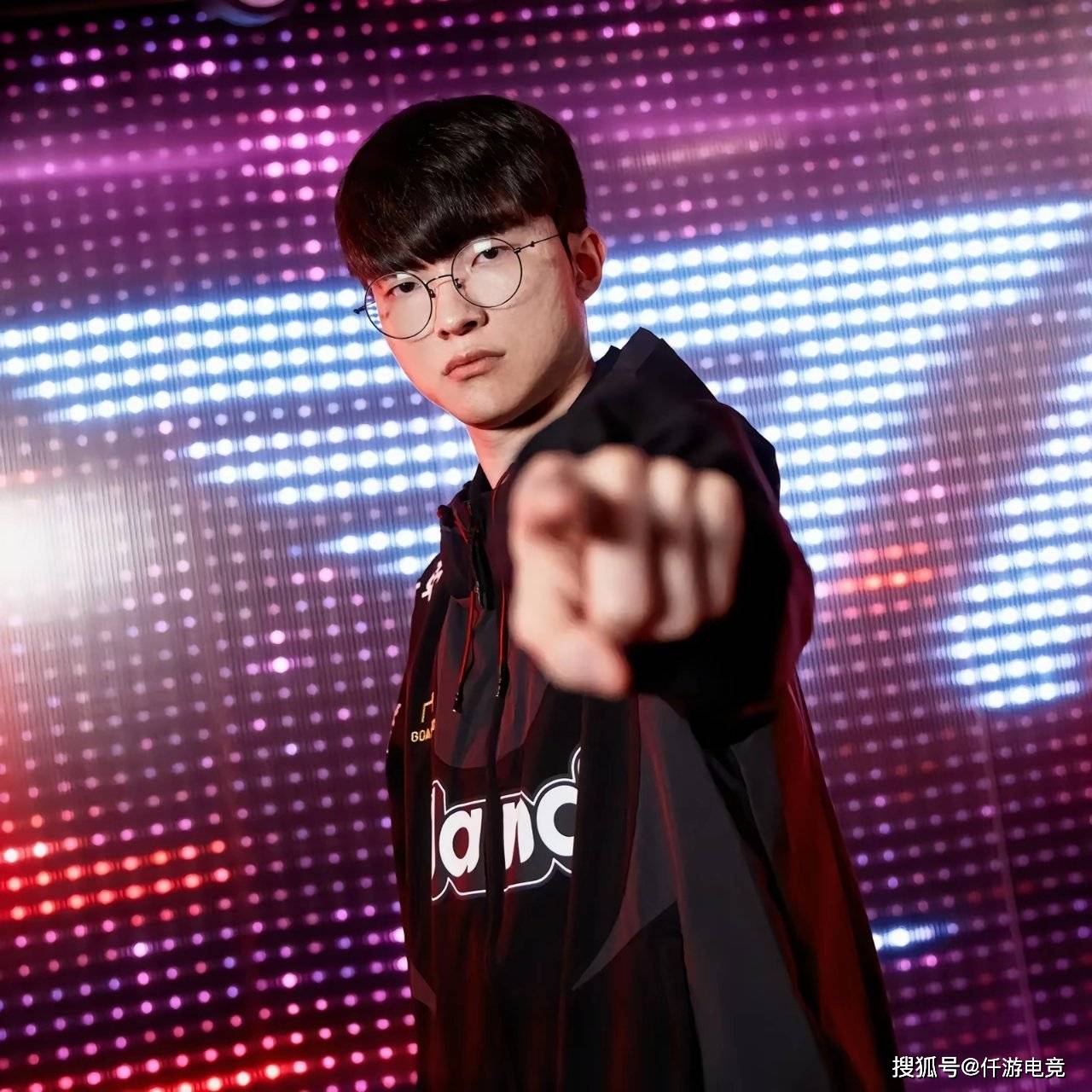 Faker回应退役!LPL解(jiě)说米(mǐ)勒盛(shèng)赞Faker!JDG和WBG连續(xù)打2場(chǎng)BO3!