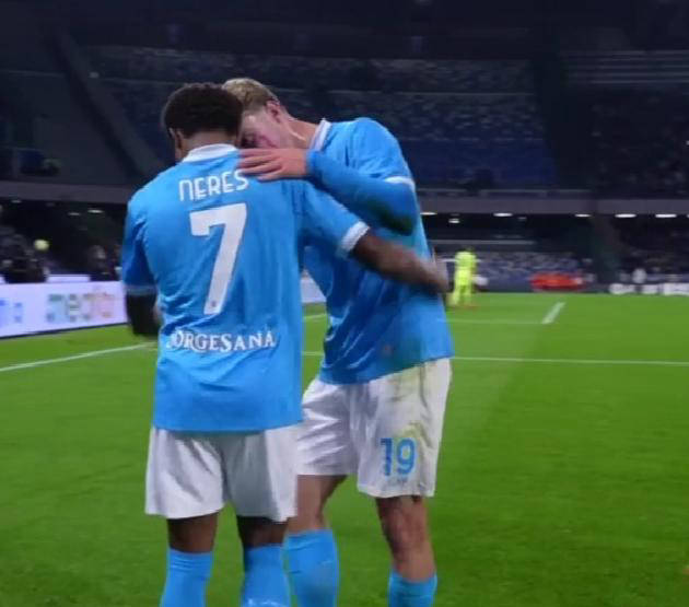 意甲焦点战：那不勒斯力克亚特兰大，轻松登頂(dǐng)榜(bǎng)首(shǒu)