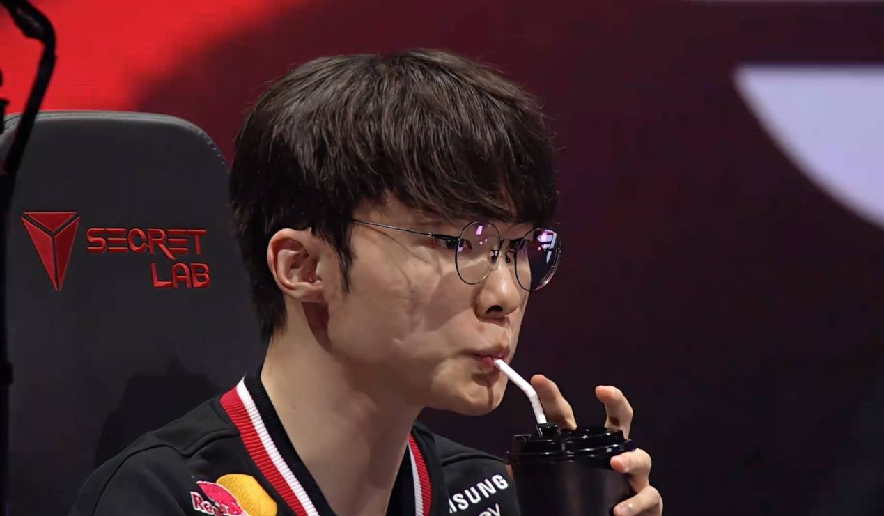 LOL外网熱(rè)议，S15在中国举办，Faker受魔咒困扰，GEN拿到夺冠剧本