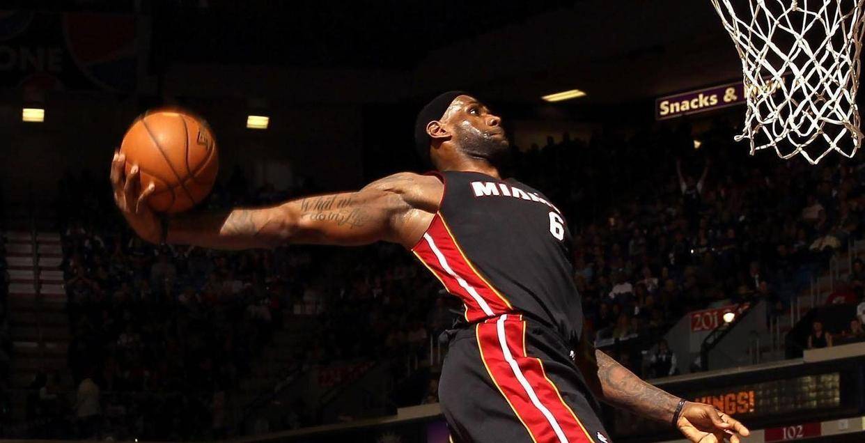 雷吉·米勒(lēi)看走眼？詹姆斯(sī)场均14分变24.4分，湖人队內(nèi)排名(míng)第(dì)二！