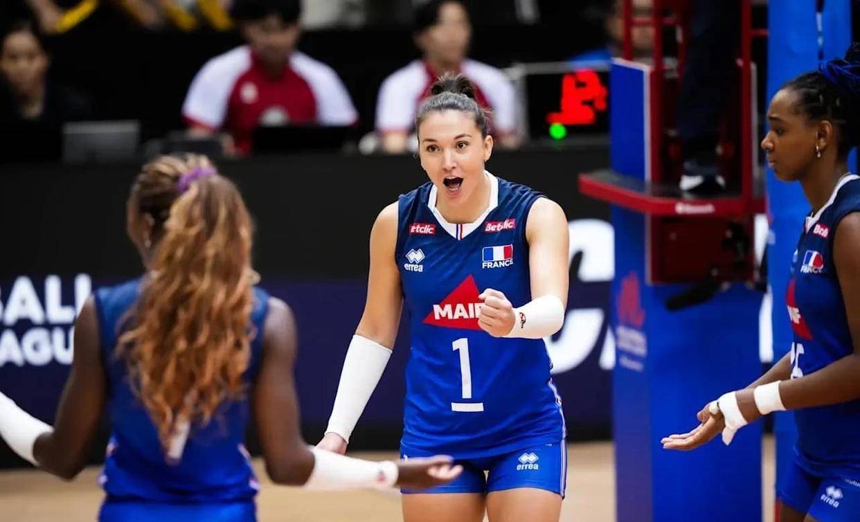 意外(wài)！女(nǚ)排新貴(guì)公佈(bù)最(zuì)新名(míng)单，天津自由人被挖角，名(míng)帅外(wài)孙也在列(liè)