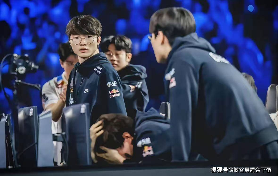 继“BLG战隊(duì)输掉比(bǐ)赛，Bin哥赛后仍(réng)然发帖(tiē)：依然是世一(yī)上”后，Faker输比(bǐ)赛却说道：我把(bǎ)它看作是一(yī)个反思(sī)自(zì)身不(bù)足，并重(zhòng)新评估(gū)自(zì)己的机会